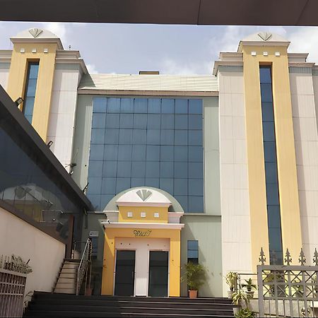 Club 7 Resort And Banquets Bareilly Exterior foto