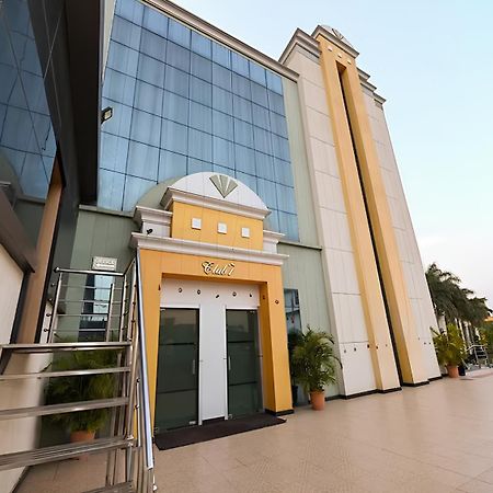 Club 7 Resort And Banquets Bareilly Exterior foto
