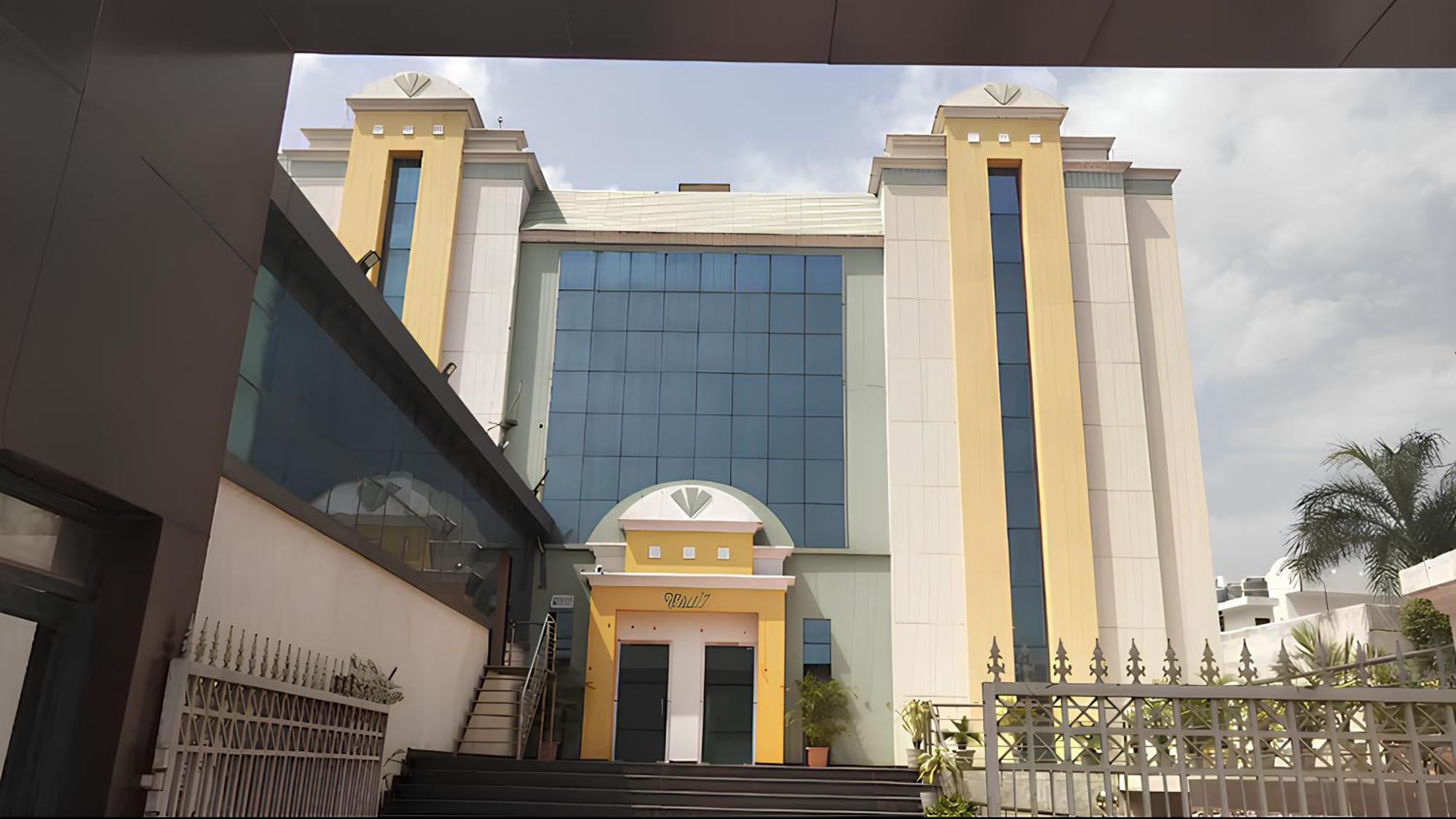 Club 7 Resort And Banquets Bareilly Exterior foto