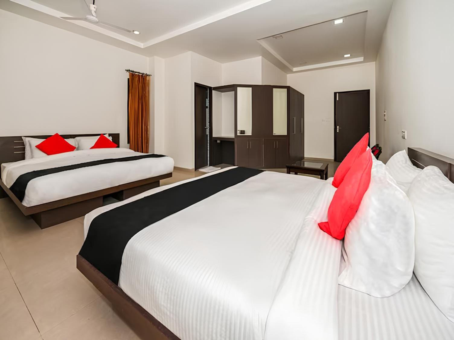 Club 7 Resort And Banquets Bareilly Exterior foto