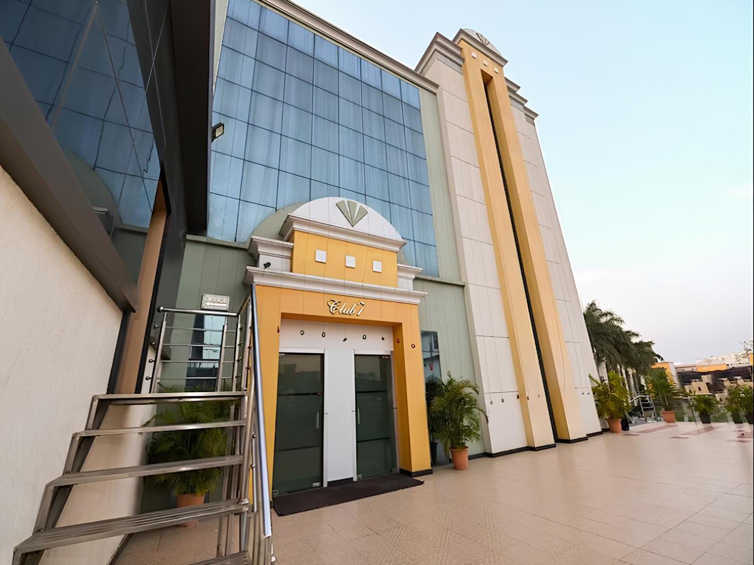 Club 7 Resort And Banquets Bareilly Exterior foto