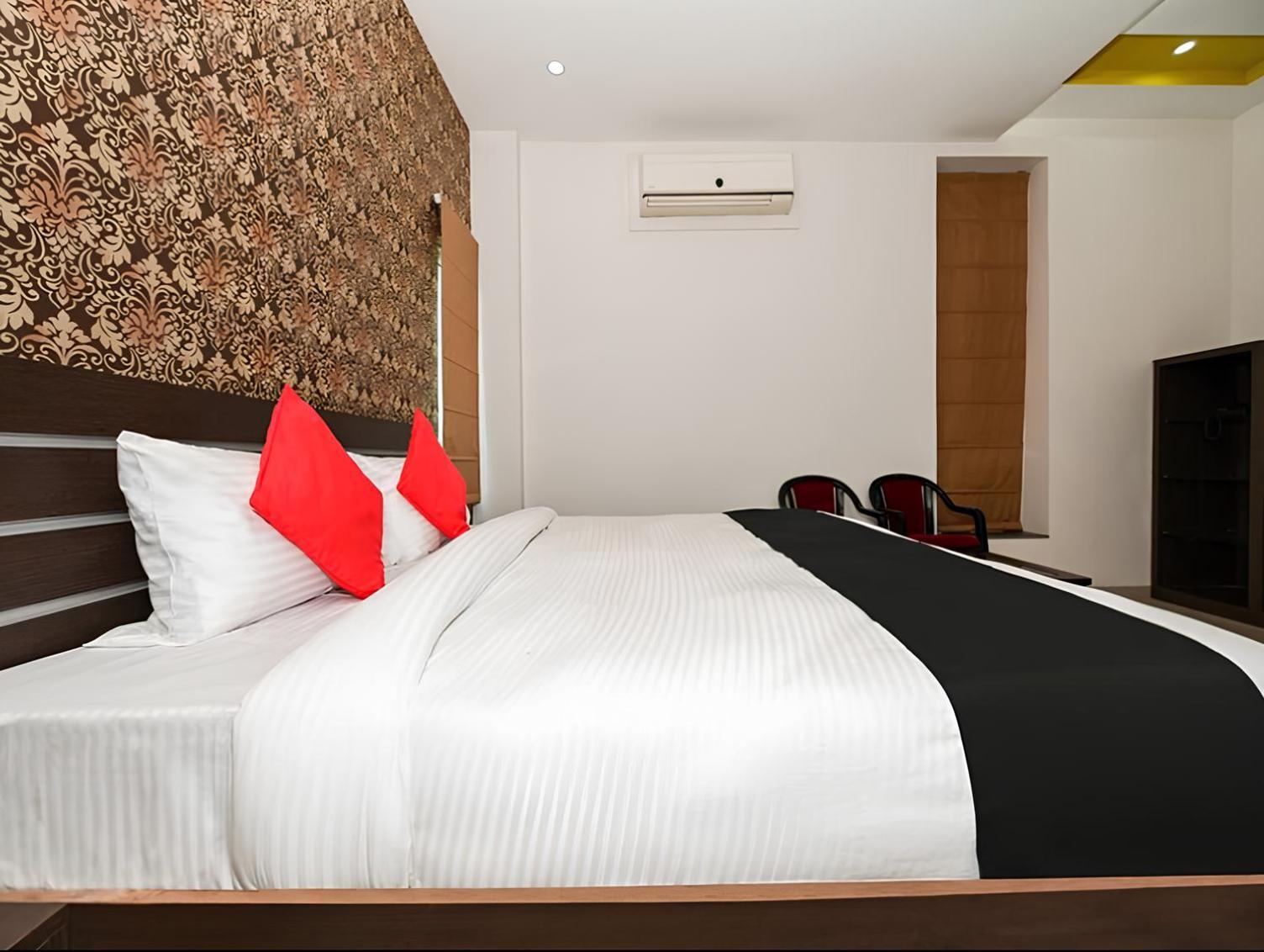 Club 7 Resort And Banquets Bareilly Exterior foto